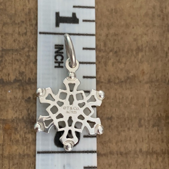 🎄🎄🎄🎄🎅🤶🔥🔥🔥🔥Tiffany & Co Snowflake Charm -RETIRED - Picture 7 of 7